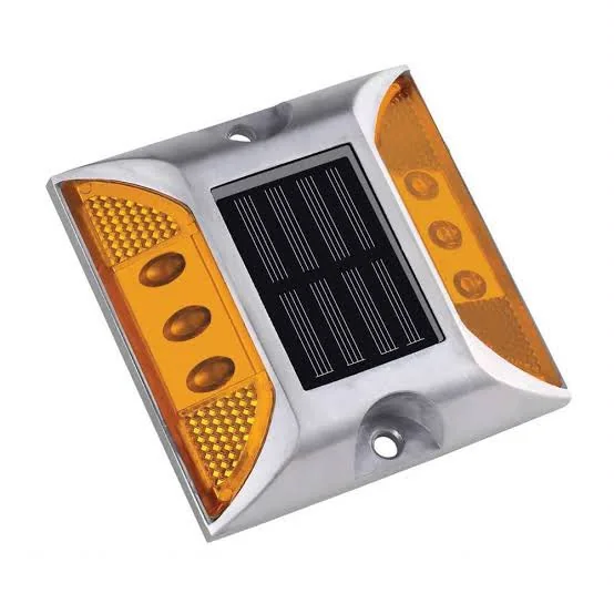 Solar-powered amber road stud